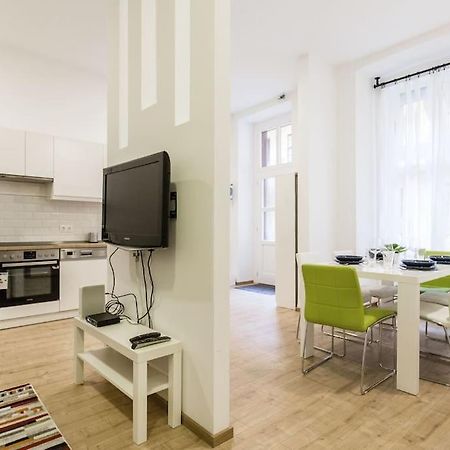 Designer Dream Home In The Ruin Bar District W A/C Budapest Eksteriør billede